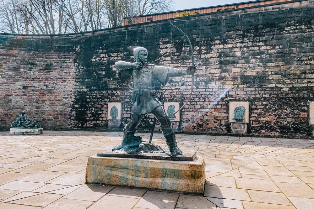 robin hood statue